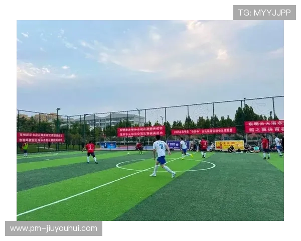 县长亲自踢足球赛 激发全县群众热情推动体育文化发展